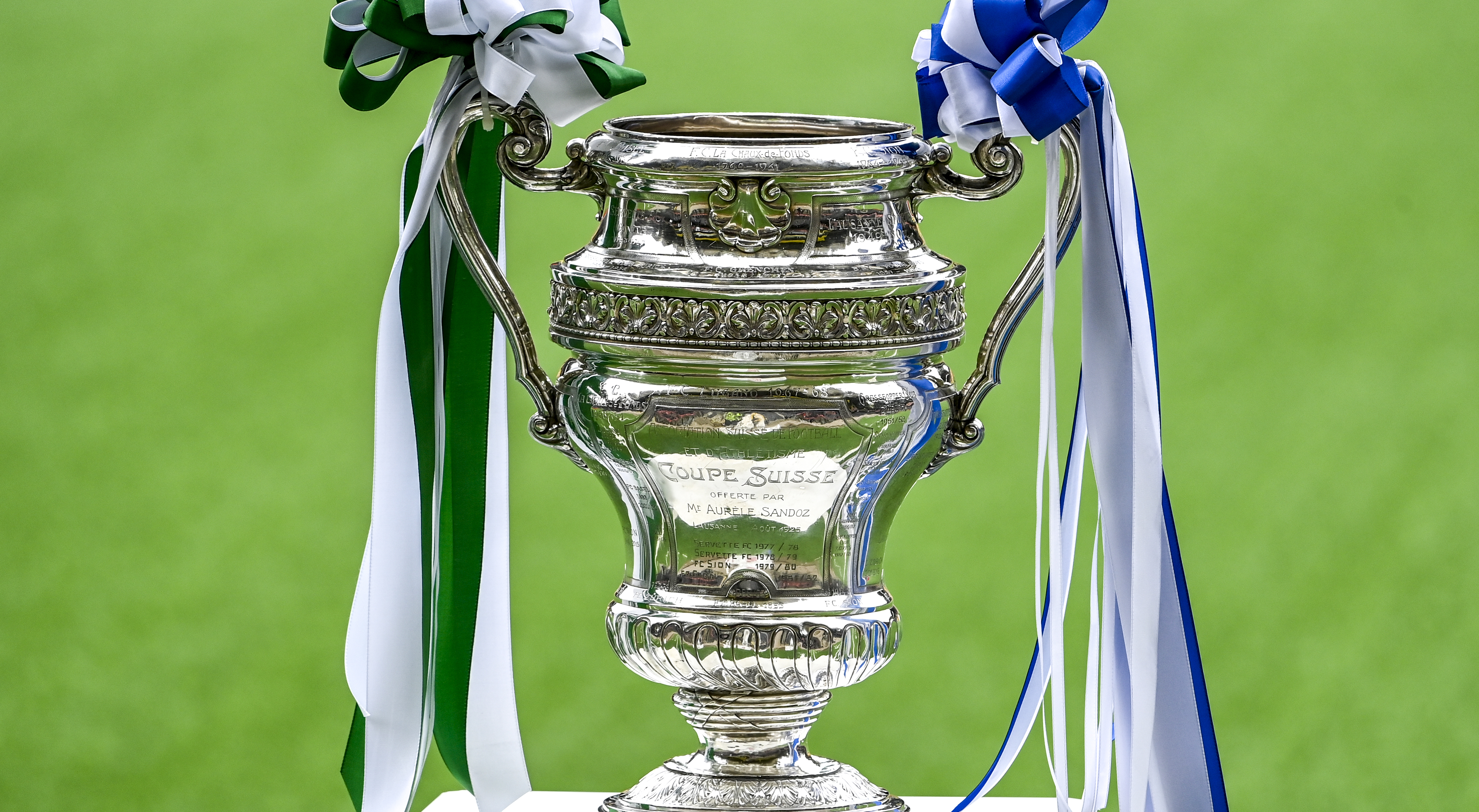 In Frack und Lackschuh