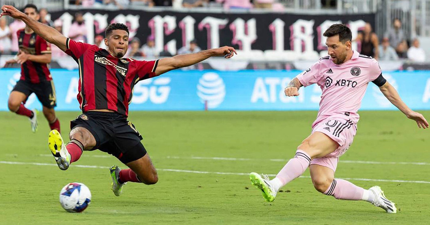 Fussballgott in Rosa (Bild: IMAGO)