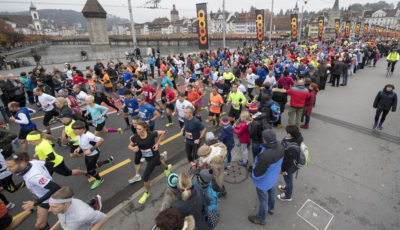 Auflauf in der City (Bild: Keystone)